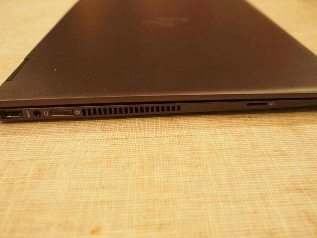 HP ENVY 13 x360 ベーシックモデル本体右側