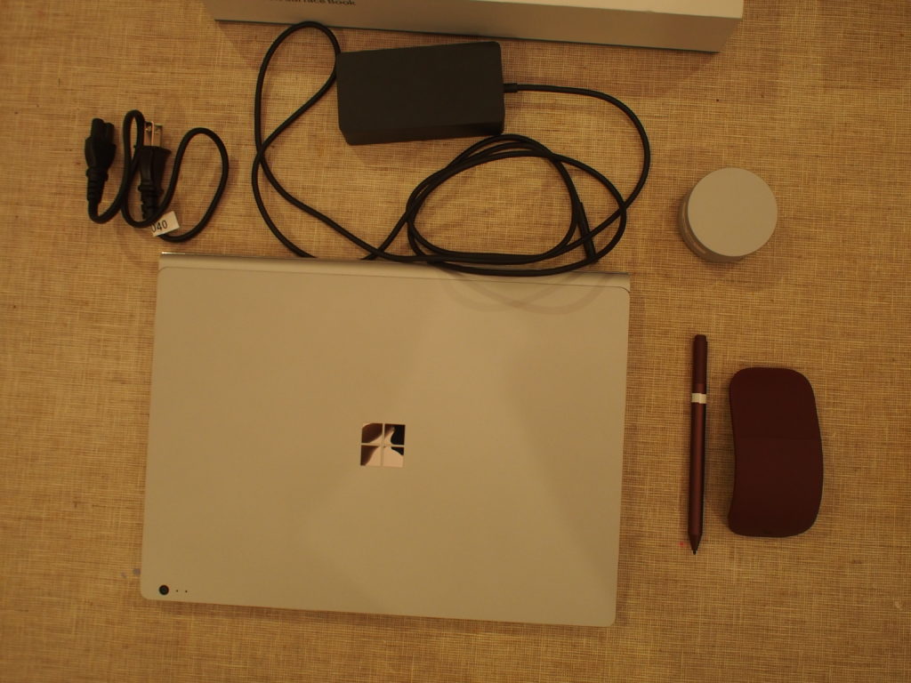 Surface Book 2 本体及び添付品およびオプション