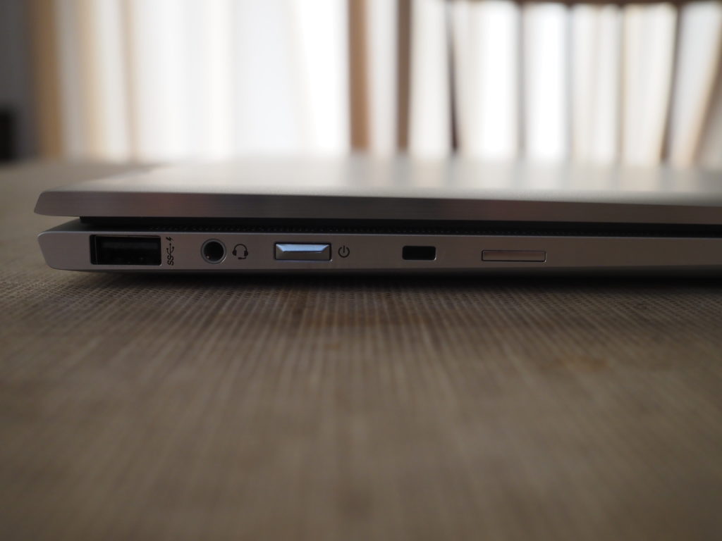 本体左側：HP EliteBook x360 1040 G6