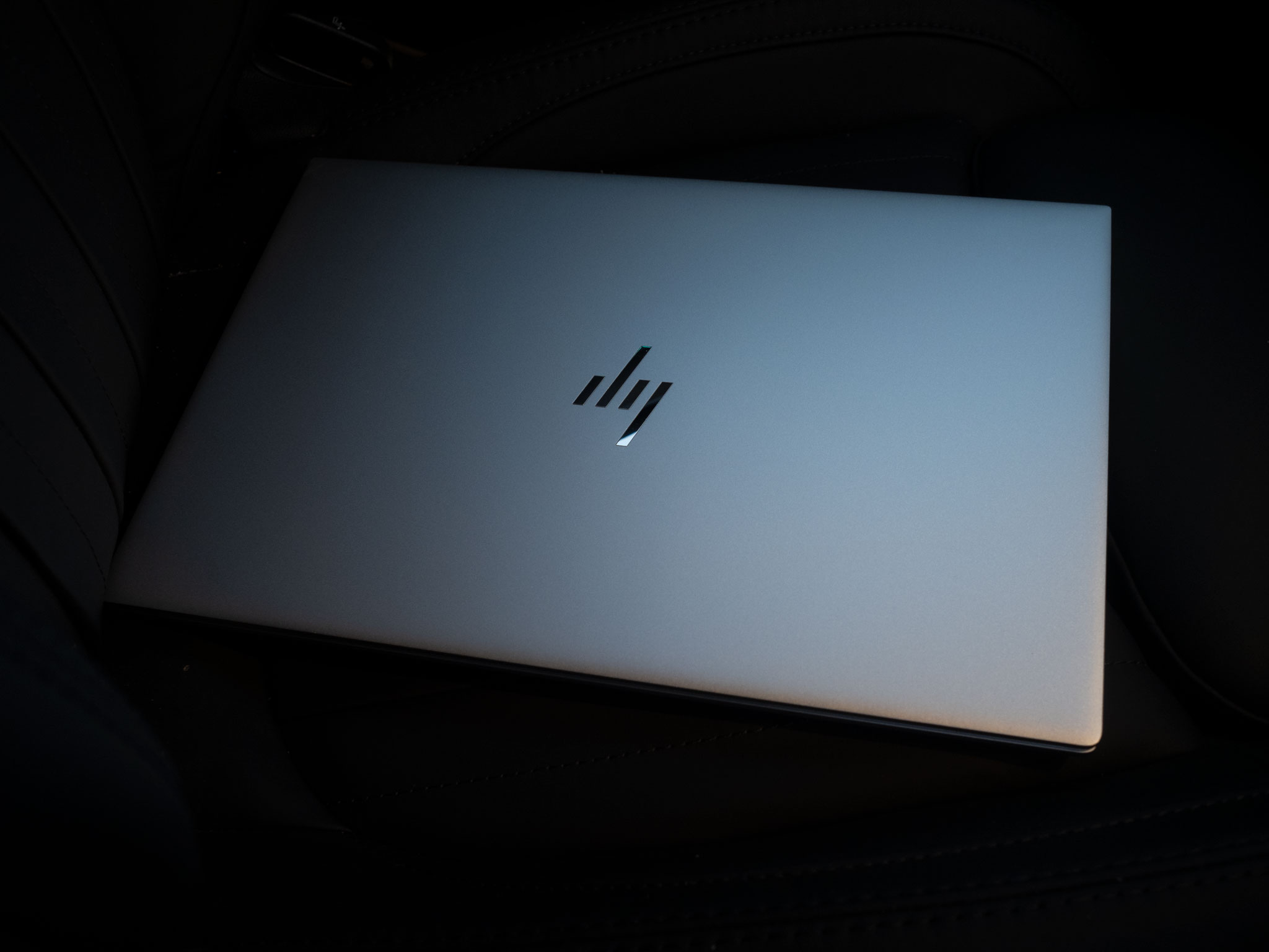 HP ENVY15 ep0003TX クリエイターモデル Hothotレビュー】5分の4K動画を1分16秒で書き出せるクリエイター