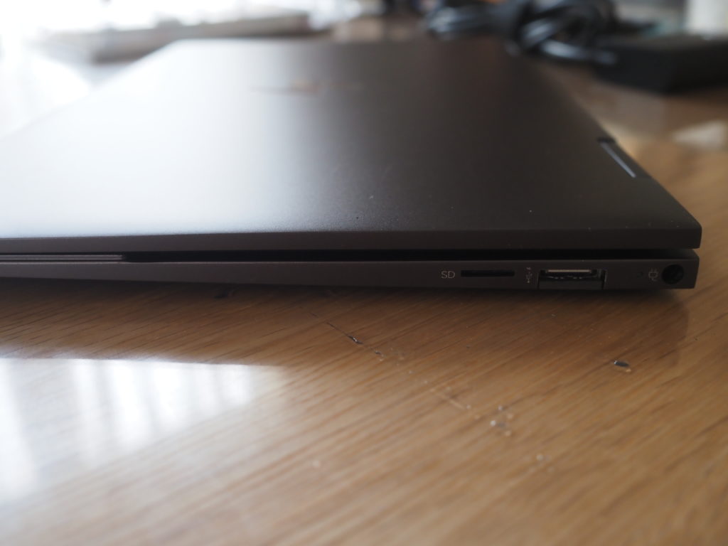 本体右側：ENVY x360 Laptop - 13-ay0047AU