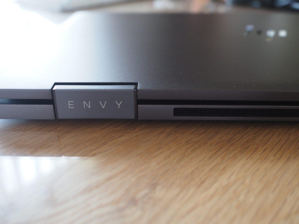 本体背面：ENVY x360 Laptop - 13-ay0047AU