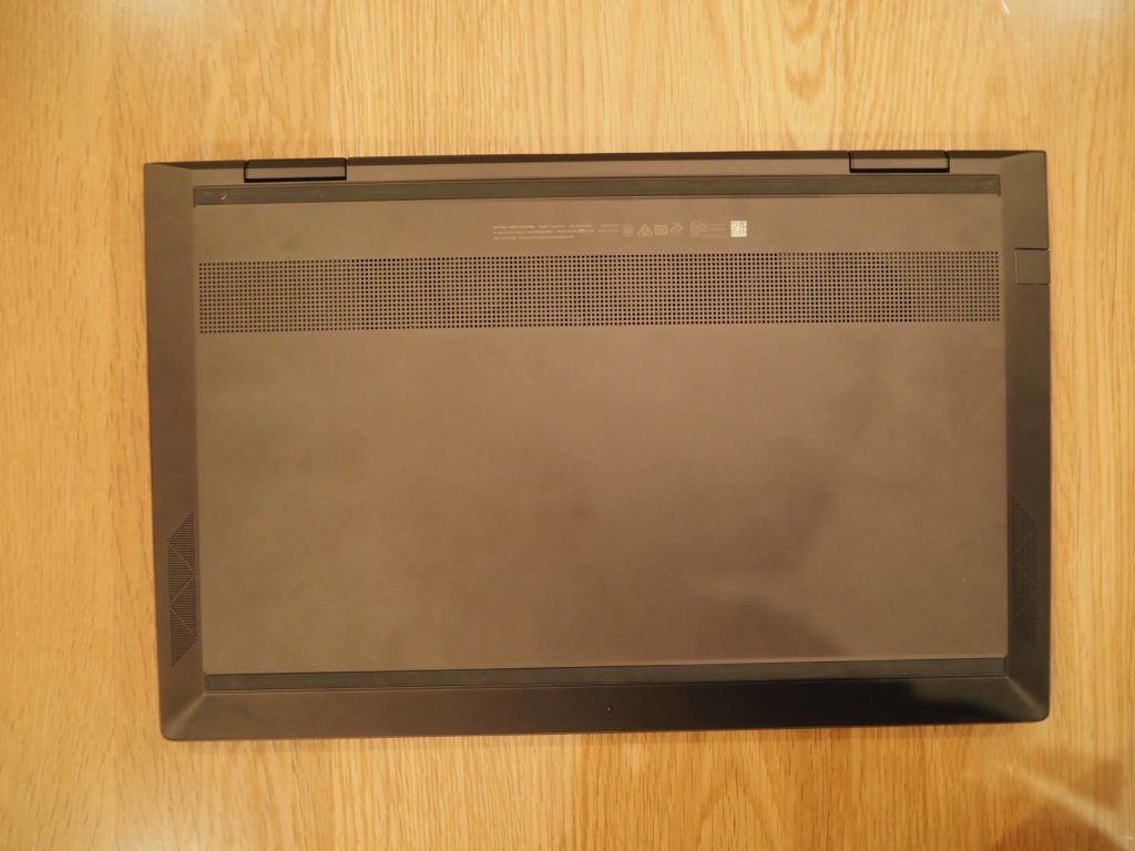 本体裏面：ENVY x360 Laptop - 15-ee0020AU