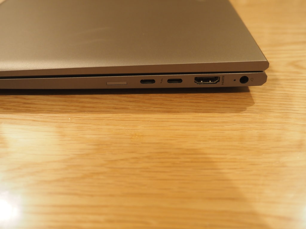 本体右側：ZBook Firefly 14 G7 Mobile Workstation