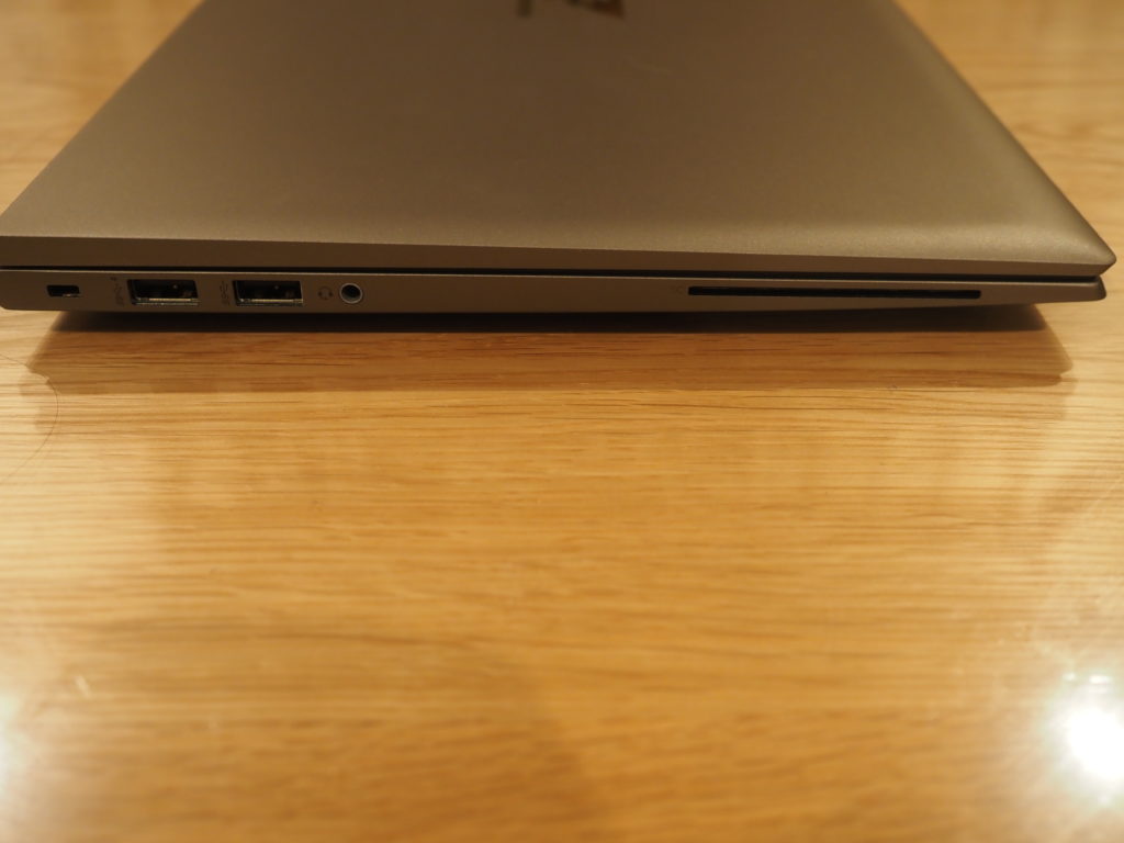 本体左側：ZBook Firefly 14 G7 Mobile Workstation