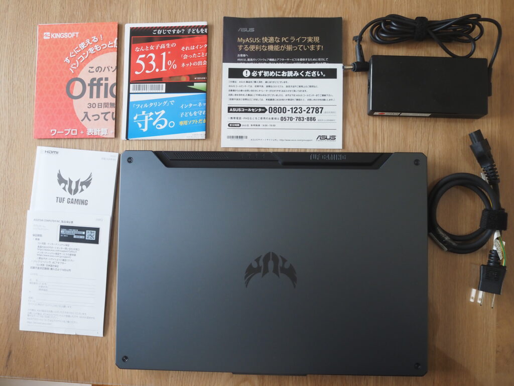 本体外観および添付品：FX506LI-I78G1650TIS