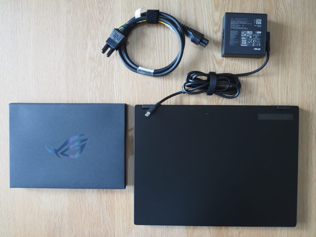 本体外観および添付品：ASUS ROG Flow X13 GV301QE(GV301QE-R9R3050T4K)