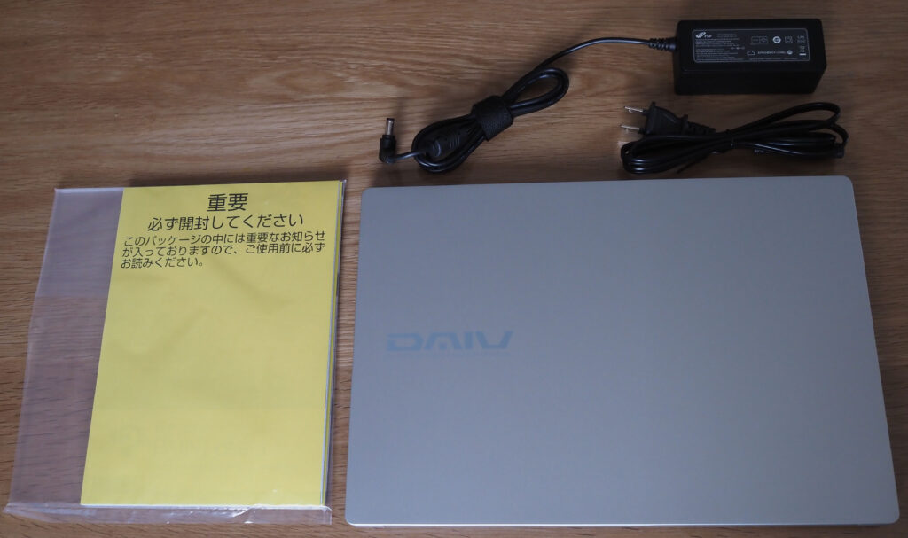 本体外観および添付品：DAIV 4P-H