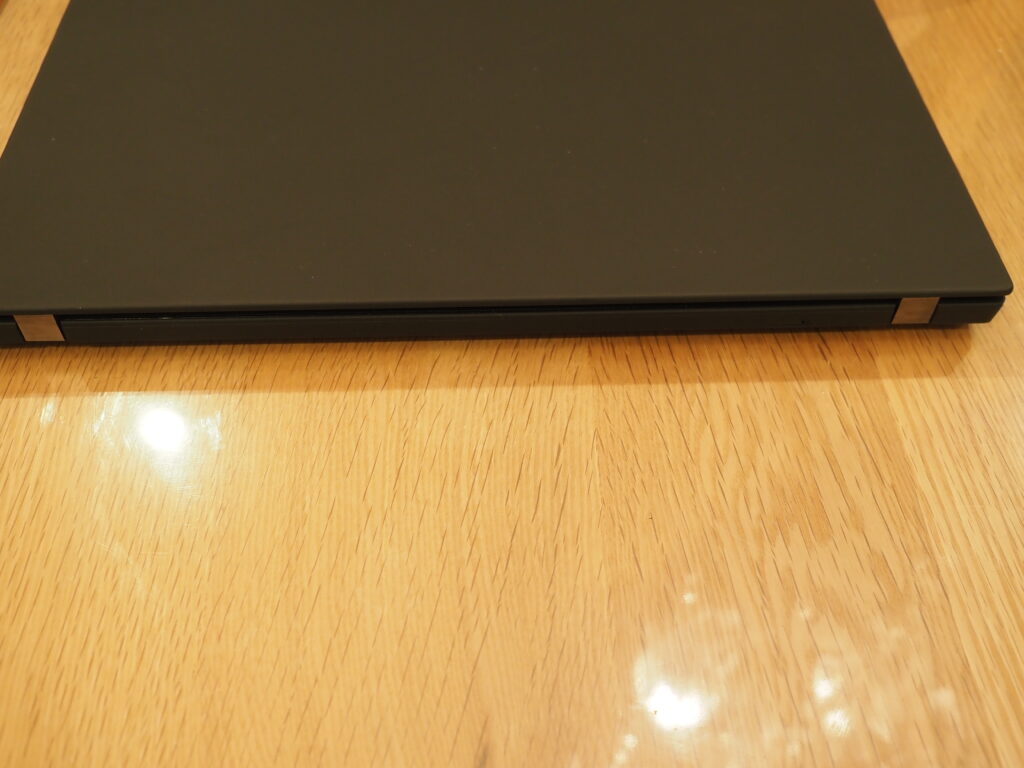 本体背面：Lenovo ThinkPad P14s Gen 1（20S50006JP）