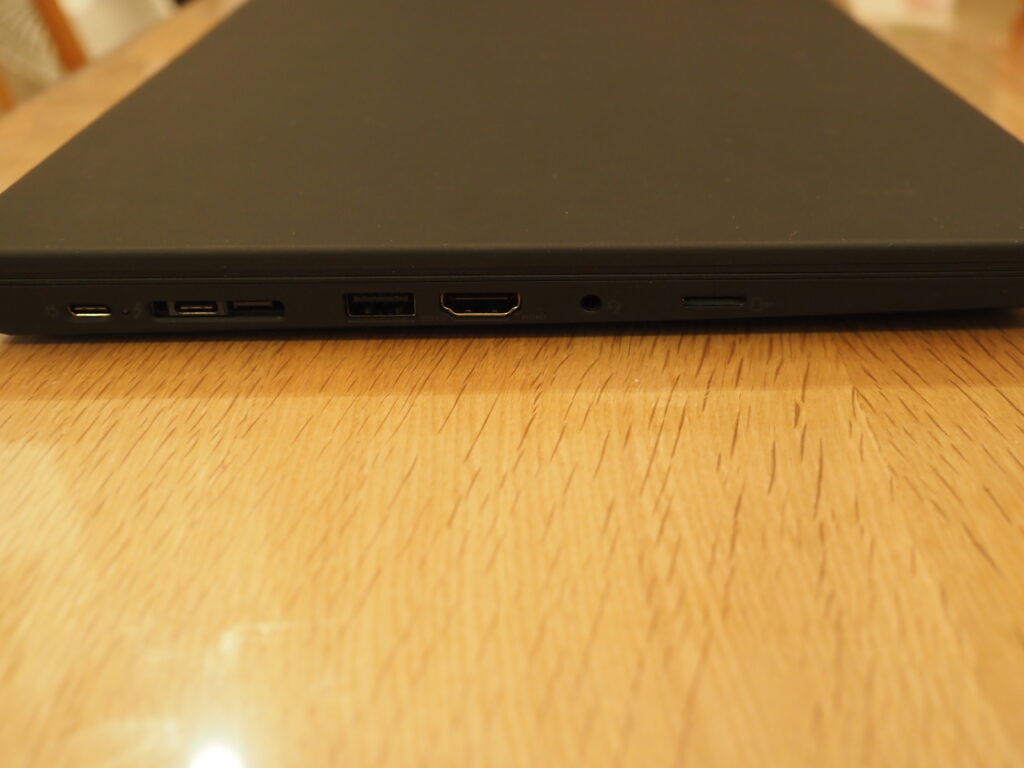 本体左側：Lenovo ThinkPad P14s Gen 1（20S50006JP）