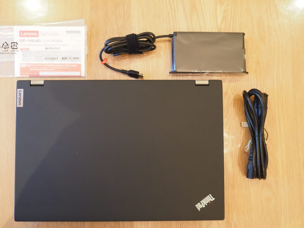 本体外観および添付品：Lenovo ThinkPad P17 Gen 1