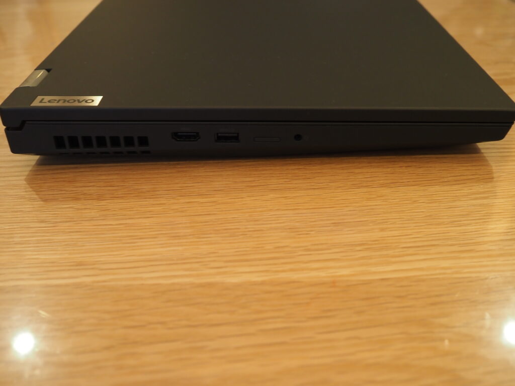 本体左側：Lenovo ThinkPad P17 Gen 1