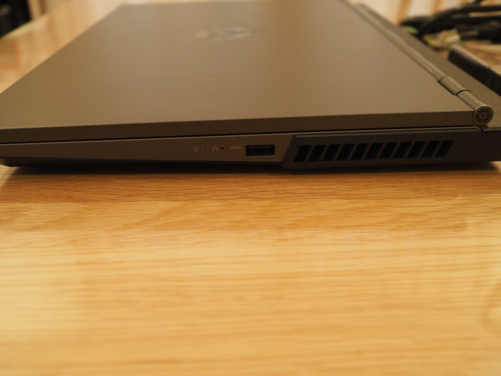 本体右側：Lenovo Legion 550Pi（82AY001TJP）