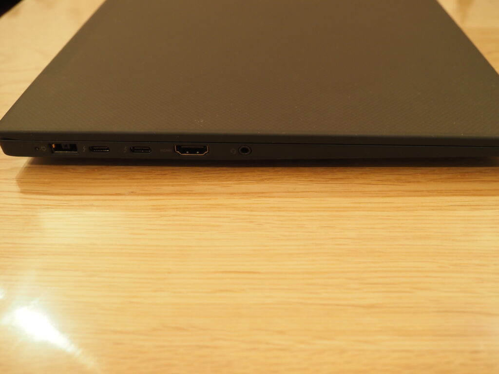 本体左側：Lenovo ThinkPad P1 Gen 3（Quadro T2000 搭載モデル）