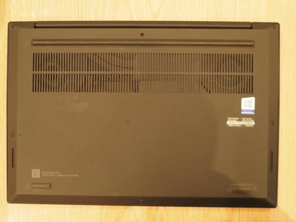 本体裏面：Lenovo ThinkPad P1 Gen 3（Quadro T2000 搭載モデル）