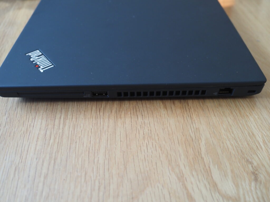 本体右側：Lenovo ThinkPad P14s AMD（20Y1CTO1WW）