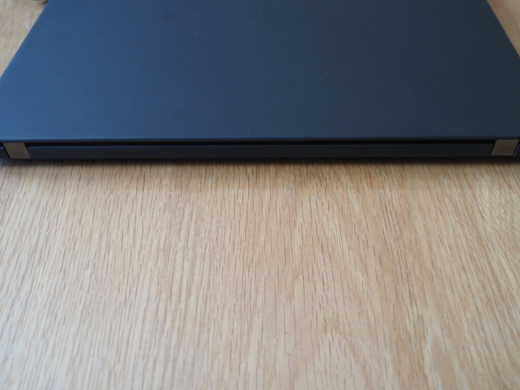 本体背面：Lenovo ThinkPad P14s AMD（20Y1CTO1WW）