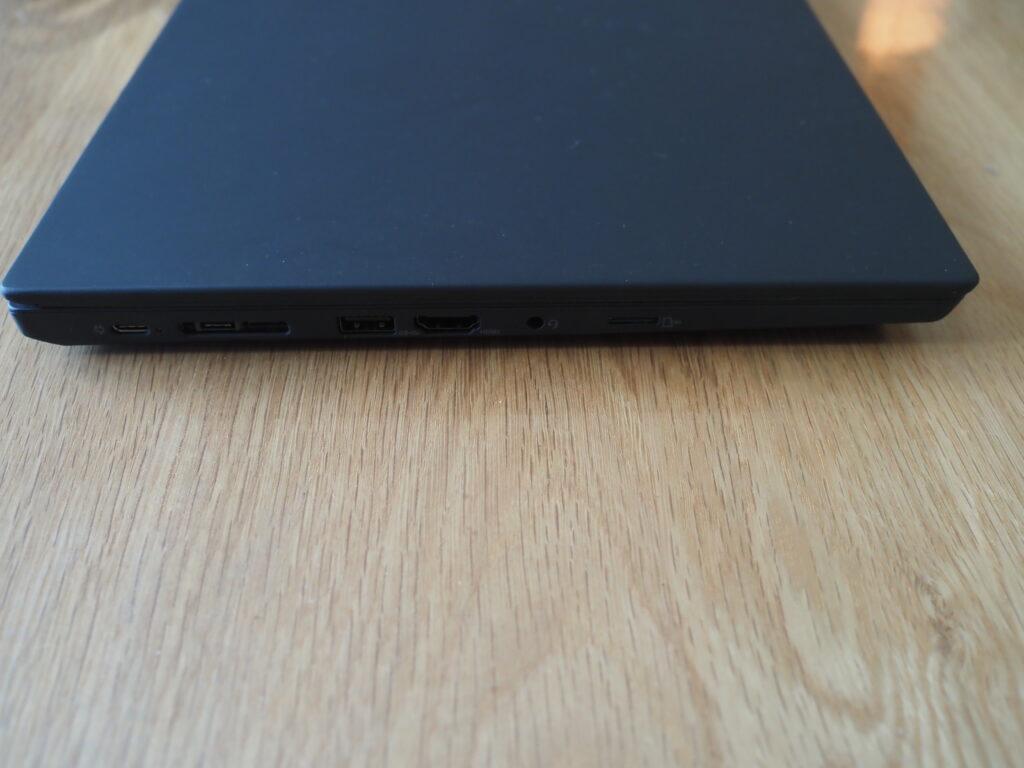 本体左側：Lenovo ThinkPad P14s AMD（20Y1CTO1WW）