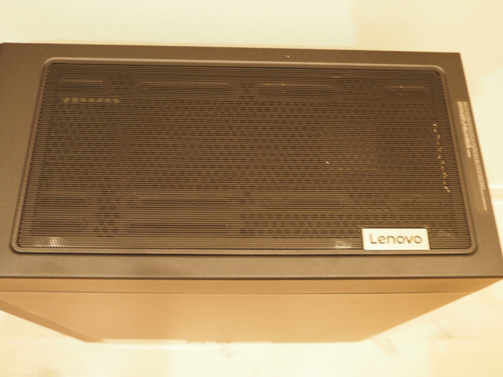本体上部：Lenovo Legion T750i （90Q80065JM）