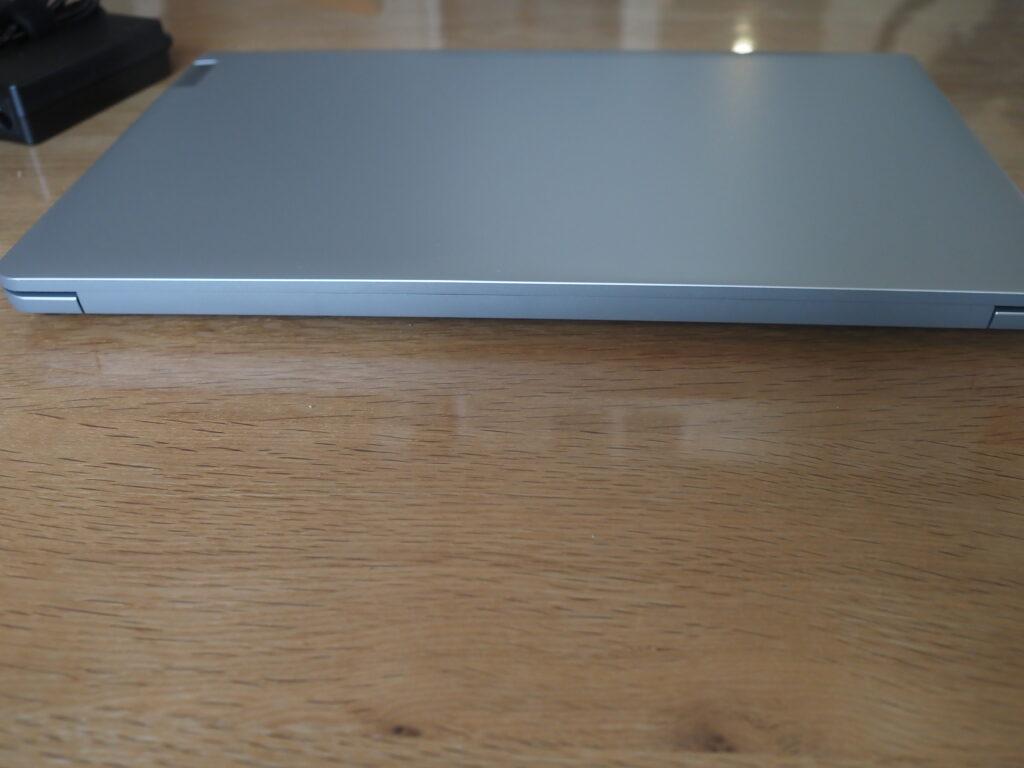 本体背面：Lenovo IdeaPad Slim 170（82R10009JP）
