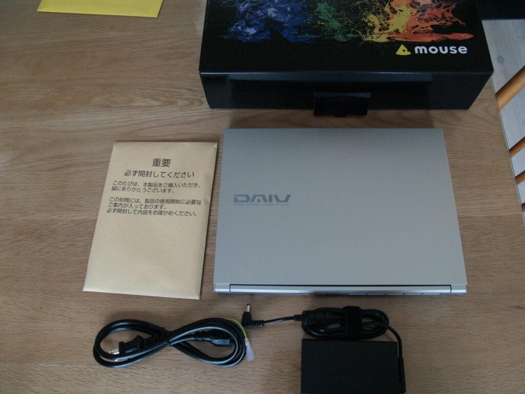 本体外観および添付品:DAIV S4-I7G60SR-C(S4I7G60SRCDCW101DEC)