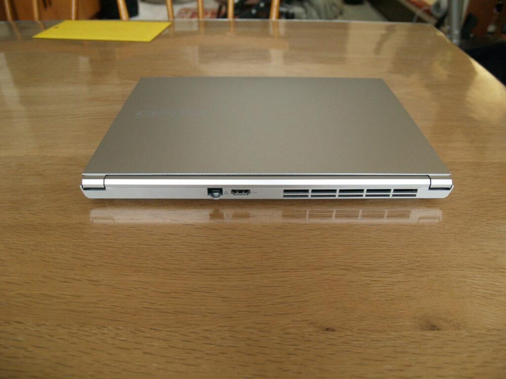 本体背面:DAIV S4-I7G60SR-C(S4I7G60SRCDCW101DEC)