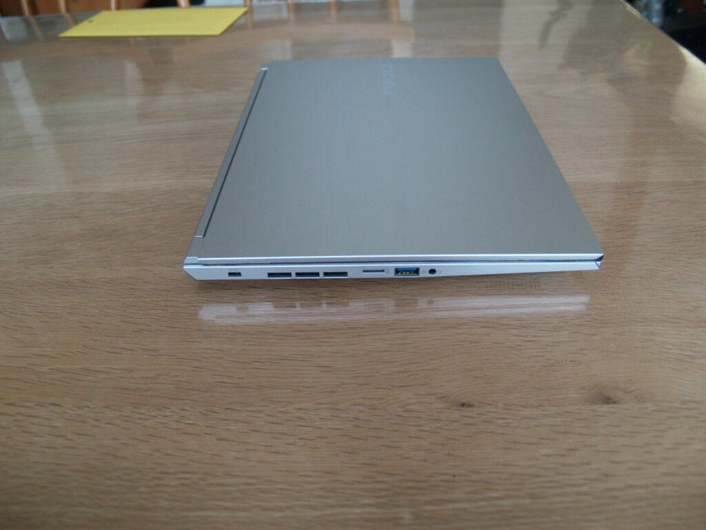 本体左側:DAIV S4-I7G60SR-C(S4I7G60SRCDCW101DEC)