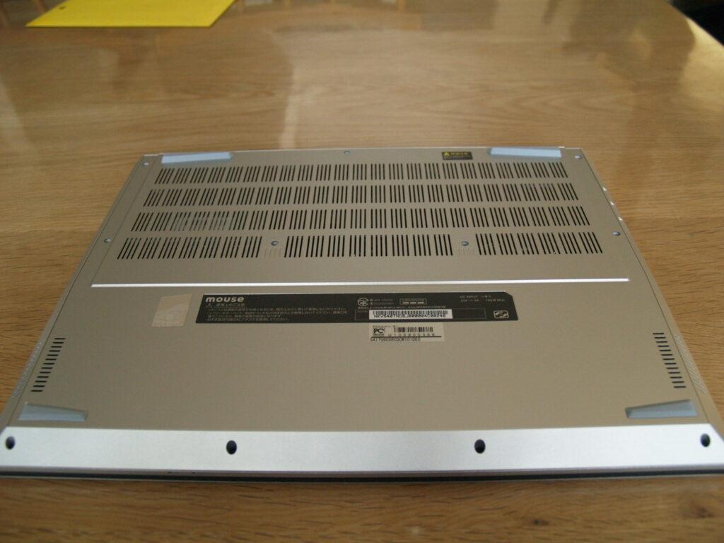 本体裏面:DAIV S4-I7G60SR-C(S4I7G60SRCDCW101DEC)