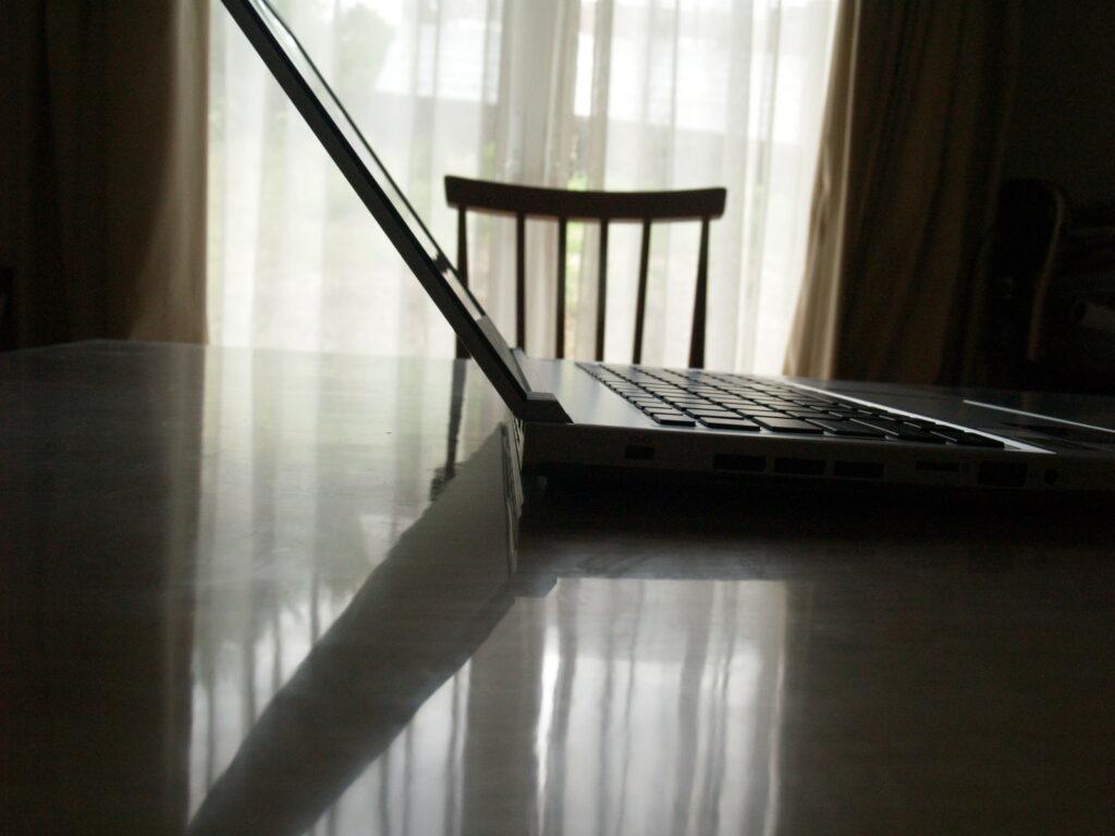 ディスプレイを開いた状態:DAIV S4-I7G60SR-C(S4I7G60SRCDCW101DEC)
